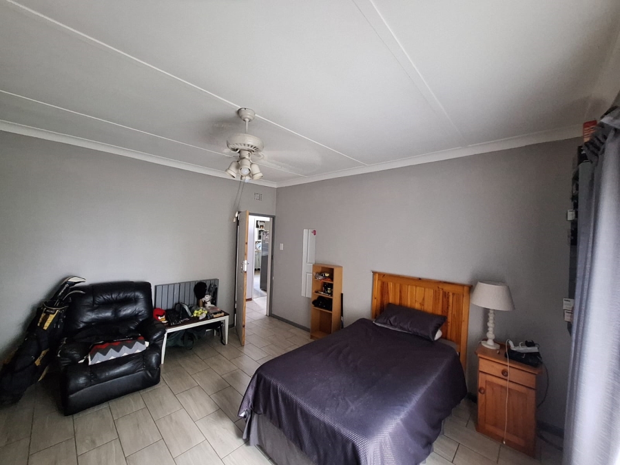 4 Bedroom Property for Sale in Rhodesdene Northern Cape